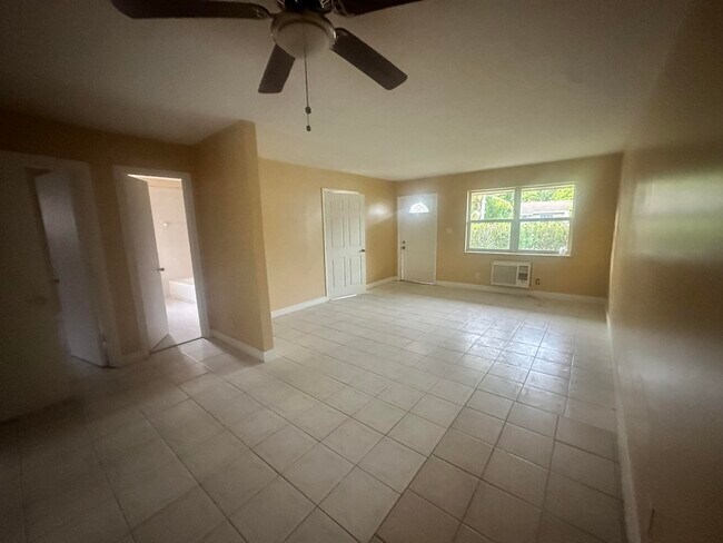 Building Photo - 5644 NW 14th Ct
