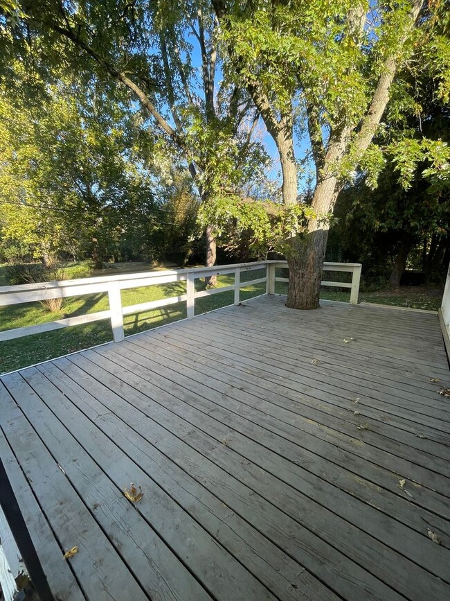 Building Photo - Beautiful Three Bedroom Home
