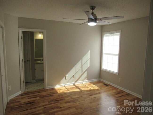 Building Photo - 820 Horseshoe Lake Rd