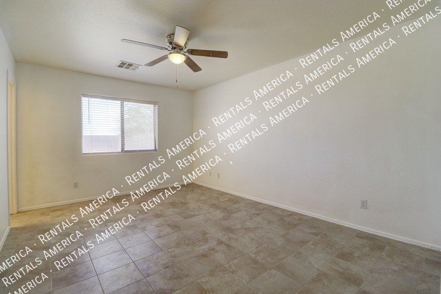 Building Photo - 6003 E Sunrise Cir