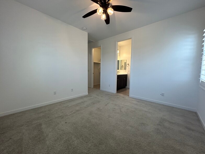 Building Photo - 4146 S Columbus Dr