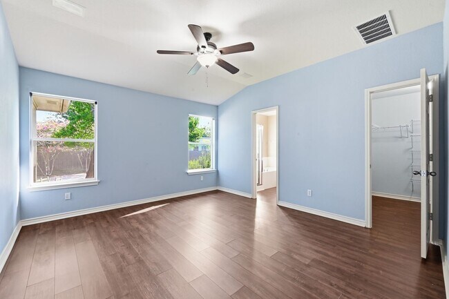 Building Photo - 920 Coronation Way