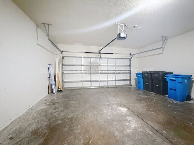 Building Photo - 10841 Dragonwood Dr