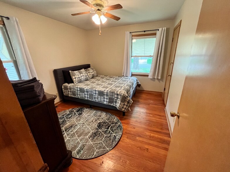 Building Photo - 4943 NE Gladstone Ave