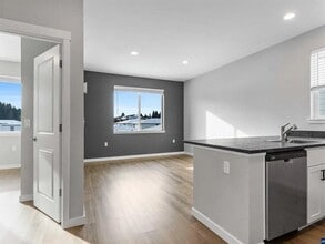 Building Photo - 515