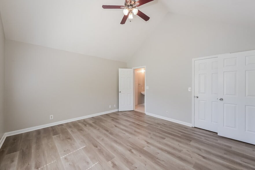Building Photo - 121 Lee Ct