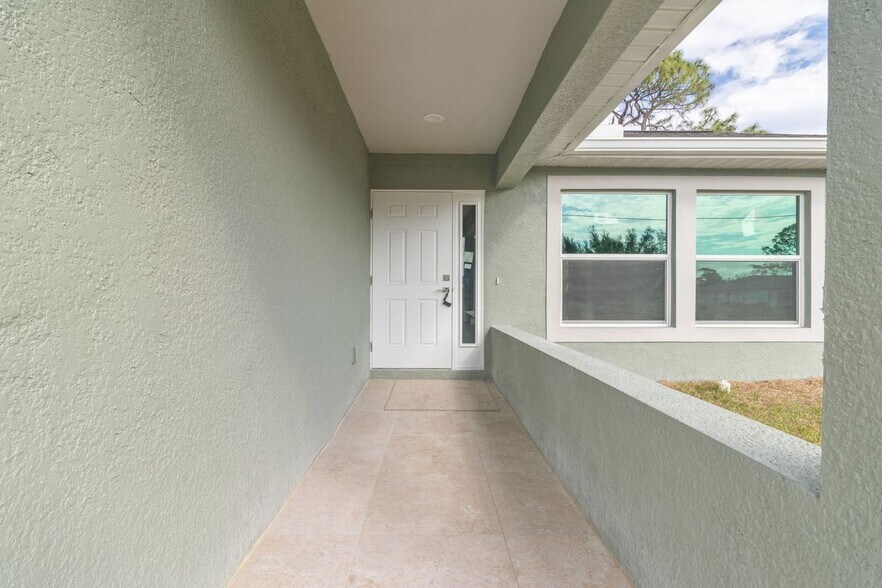 Building Photo - 2462 Ensenada Ln
