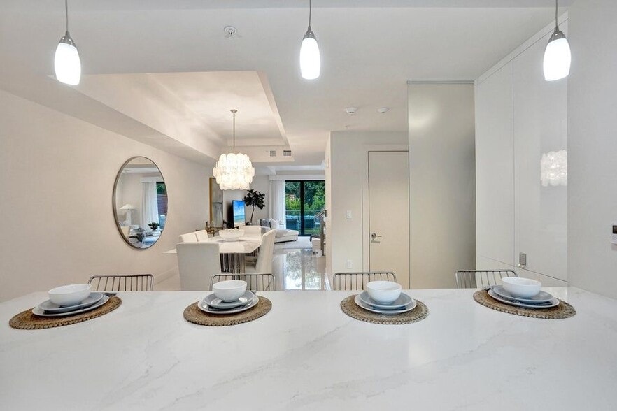 Building Photo - 3030 N Ocean Blvd