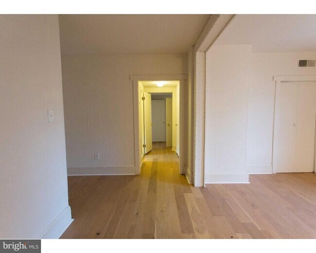 Building Photo - 901 Clinton St