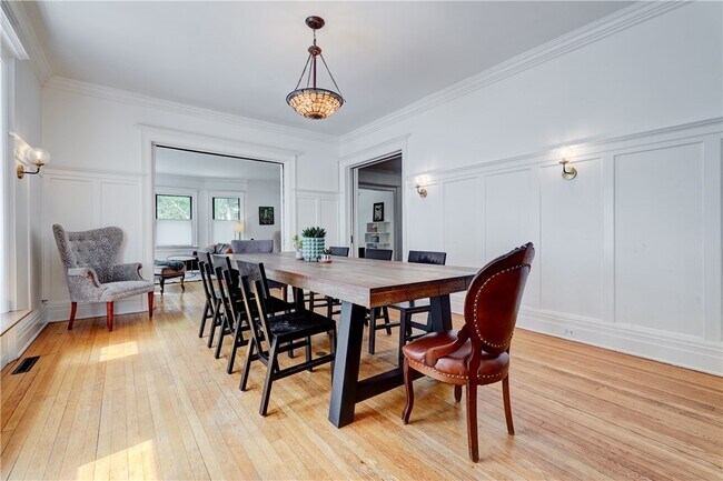 Building Photo - 18 Sibley Pl