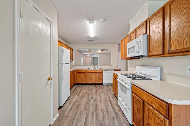 Building Photo - 19119 Yaupon Ranch Dr