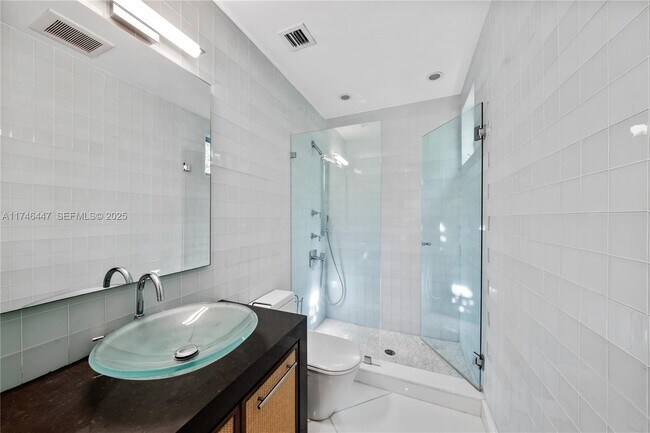 Building Photo - 227 E Dilido Dr