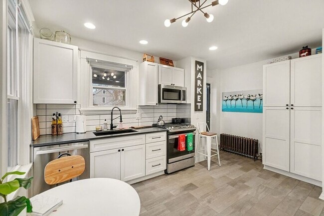 Building Photo - 3639 Columbus Ave