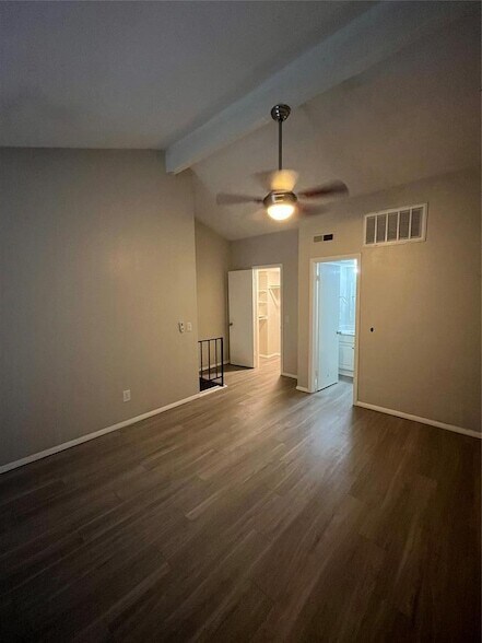 Building Photo - 401 NW 24th St