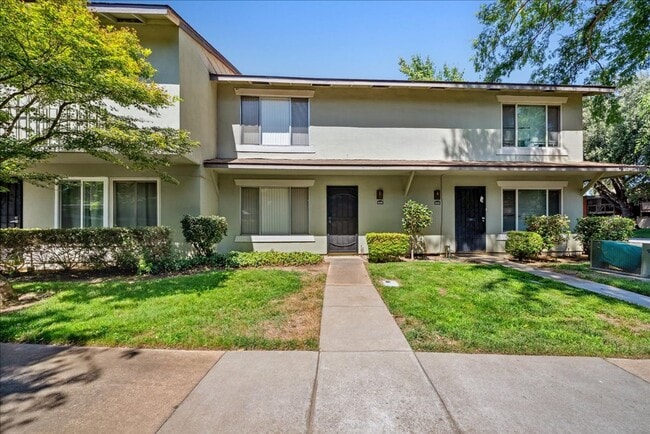 Primary Photo - 8828 La Riviera Dr