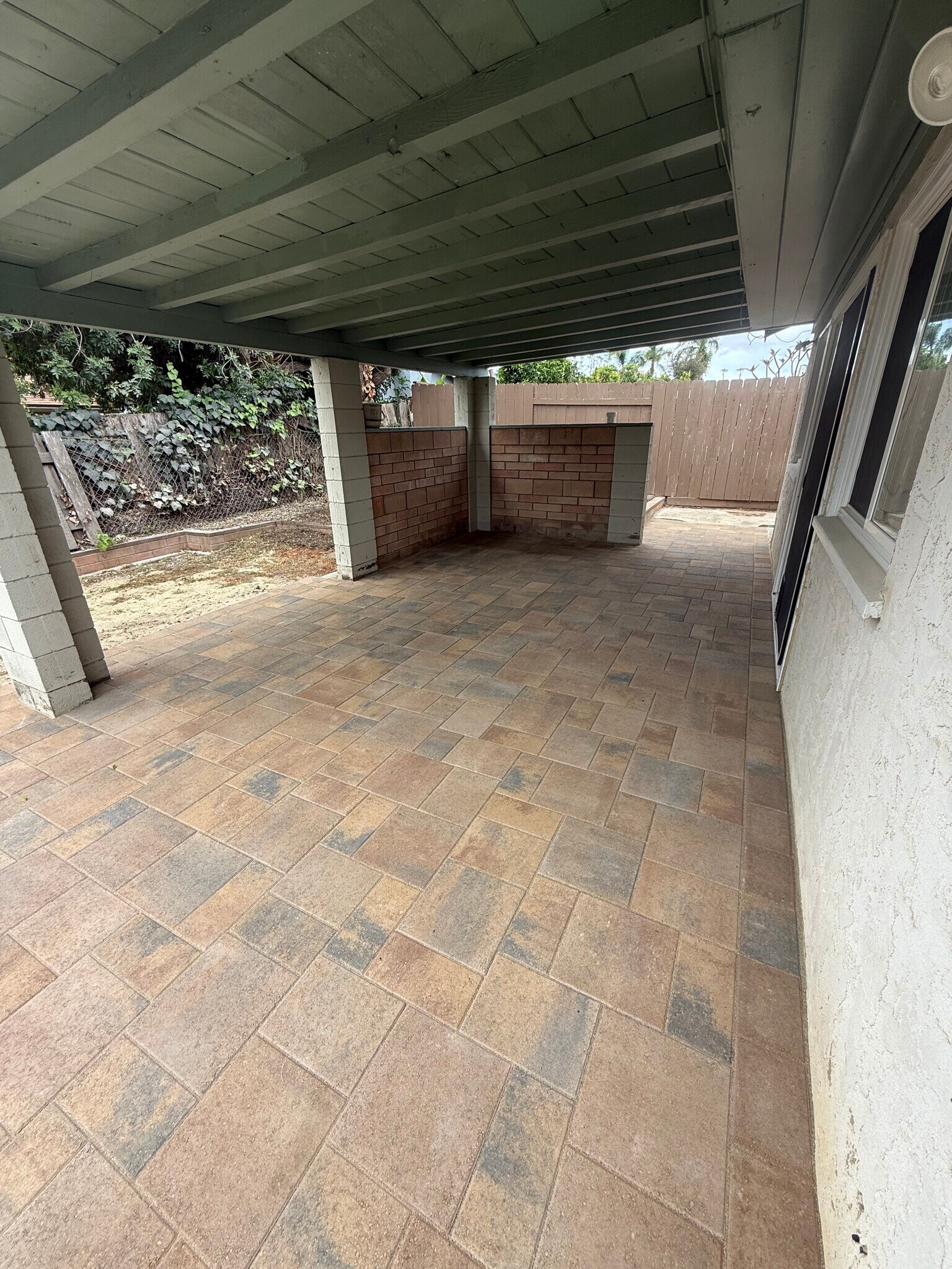 Covered patio - 8841 Sovereign Rd