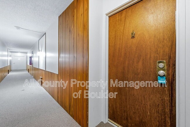 Building Photo - 600 Manhattan Dr