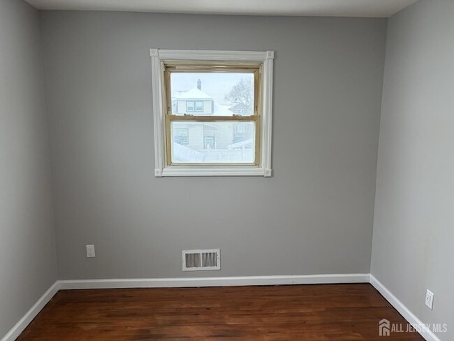 Building Photo - 162 Holly St