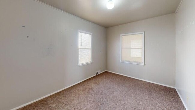 Building Photo - 302 N 15th St