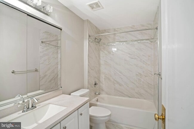 Building Photo - 43513 Lucketts Bridge Cir