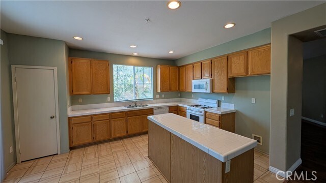 Building Photo - 5900 Sawgrass Way