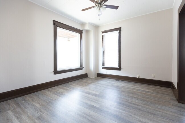 Building Photo - 1001 4th Ave