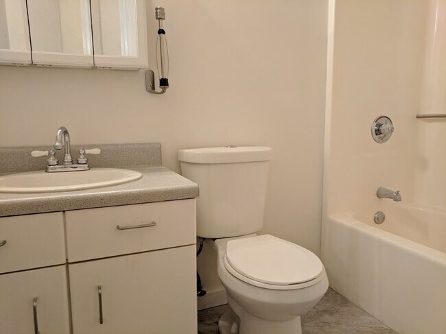 Building Photo - 5850 Centre Ave