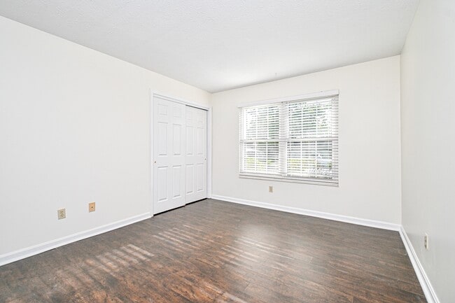 Building Photo - 3021 Stratford Ct