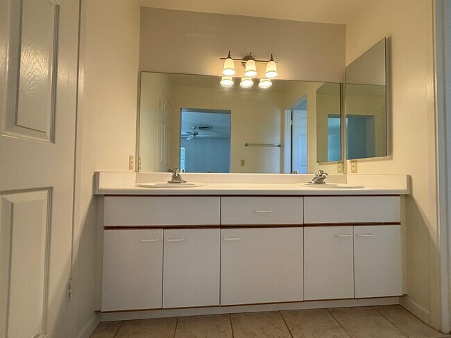 Building Photo - 91-1058-1058 Keokolo St