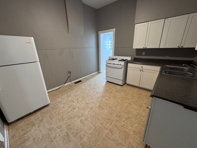 Building Photo - GREAT HOUSE ON PORTLAND AVE 2-BED 1-BATH