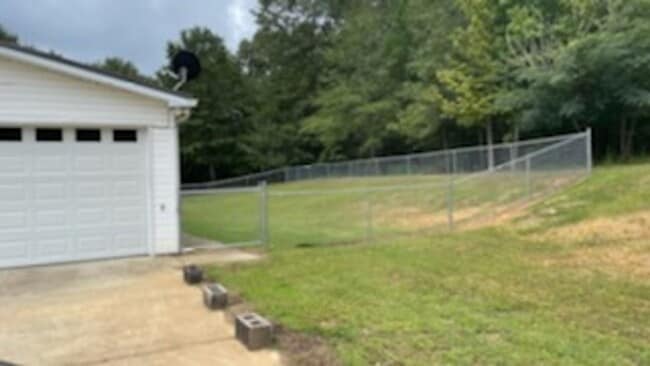 Building Photo - 179 Parker Ln