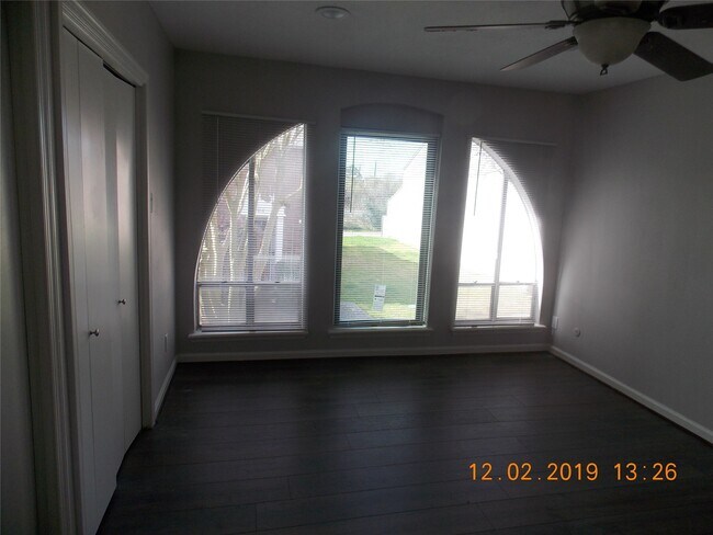 Building Photo - 9411 Bassoon Dr