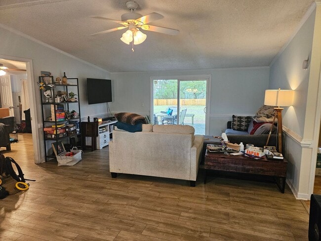 Building Photo - Great unfurnished 3 Bedroom, 2 bath home located in Sneads Ferry