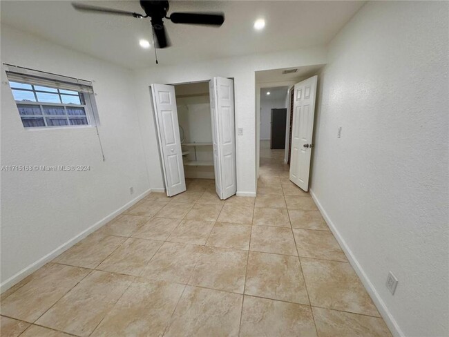 Building Photo - 1 bedroom in Hallandale FL 33009