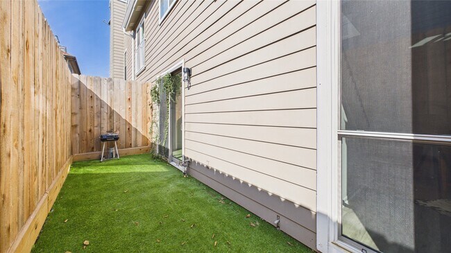 Building Photo - 1211 Jackson Blvd