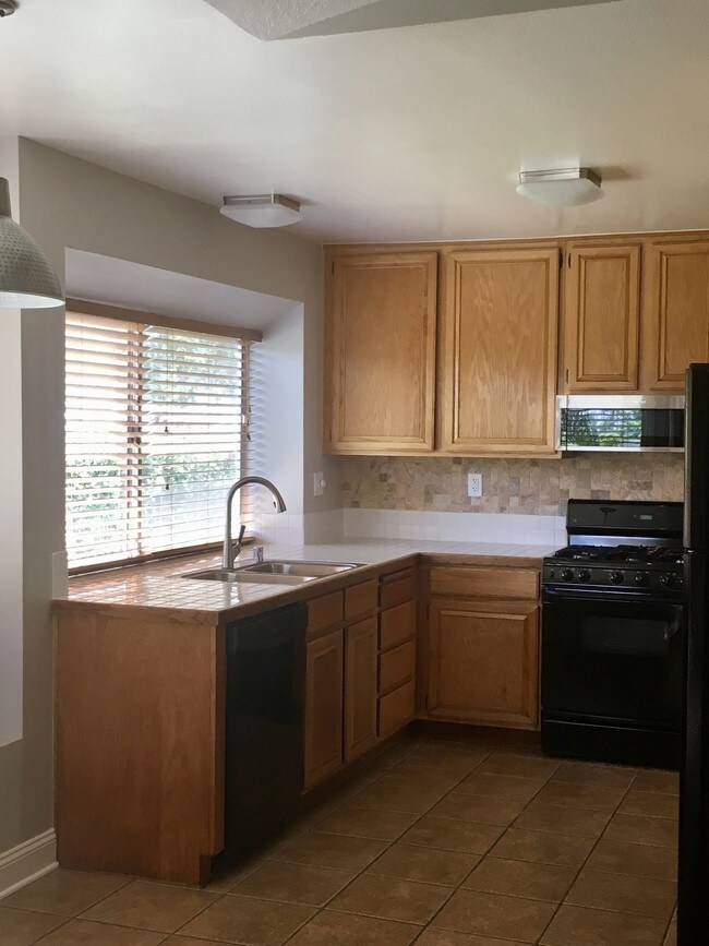 Building Photo - 6240 Gamay Ct