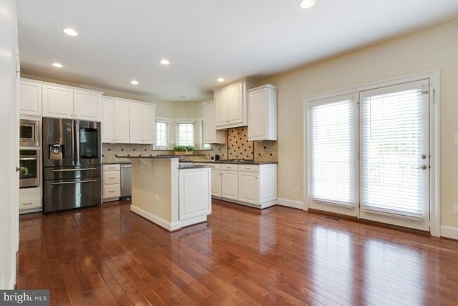 Building Photo - 26030 Blackberry Knoll Ct