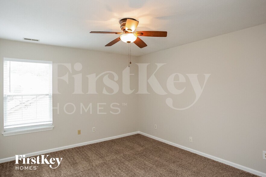 Building Photo - 17651 Willow Creek Way