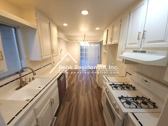 Building Photo - Nice 3bd/1.5 ba Carmichael Home With RV Access!