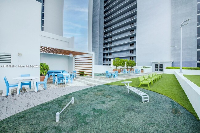 Building Photo - 16385 Biscayne Blvd