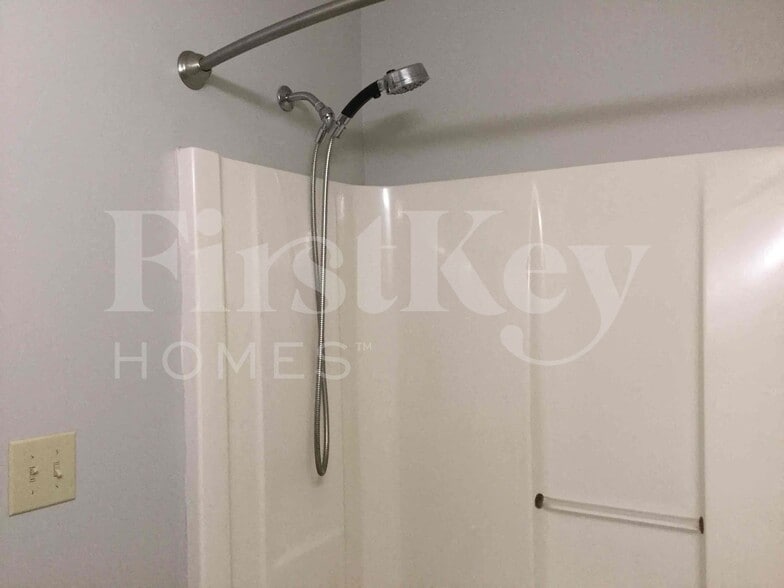 Building Photo - 8102 Kingston Dr