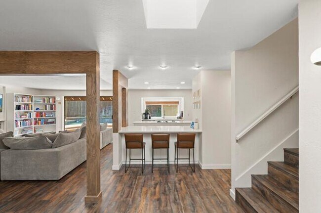 Building Photo - Lovely 3-bedroom home, Inground pool and l...