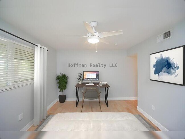 Building Photo - Charming 2-Bedroom Condo in St. Petersburg