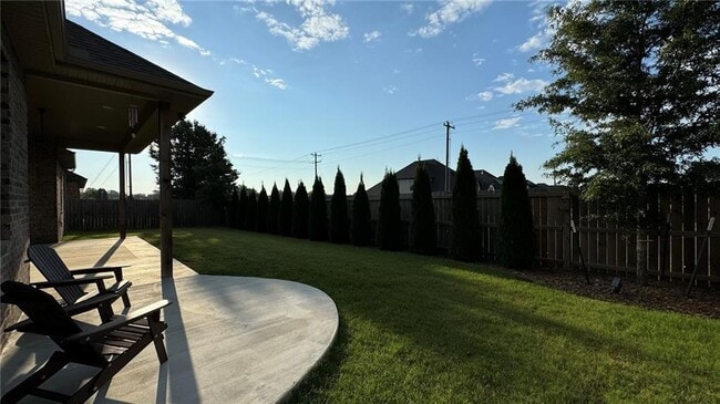 Building Photo - 5806 W Red Maple Dr