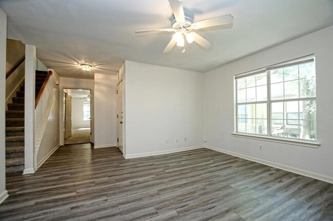 Building Photo - 101 S Mockingbird Cir