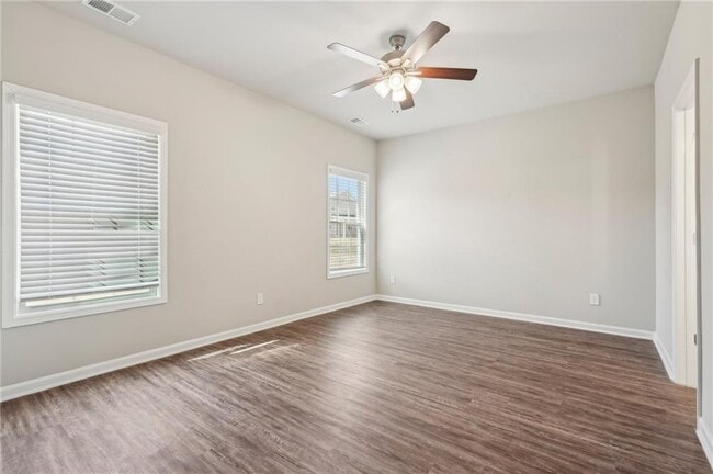 Building Photo - 516 College Dr
