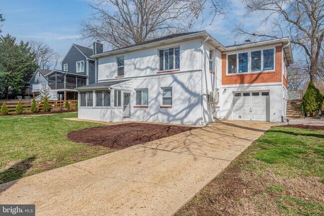 Building Photo - 871 Highland Ave