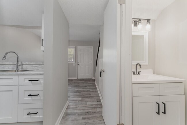 Building Photo - 731 Old Liberty Rd