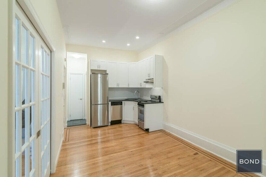 Building Photo - 218 W 72nd St