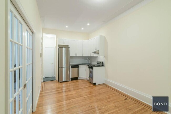 Building Photo - 218 W 72nd St